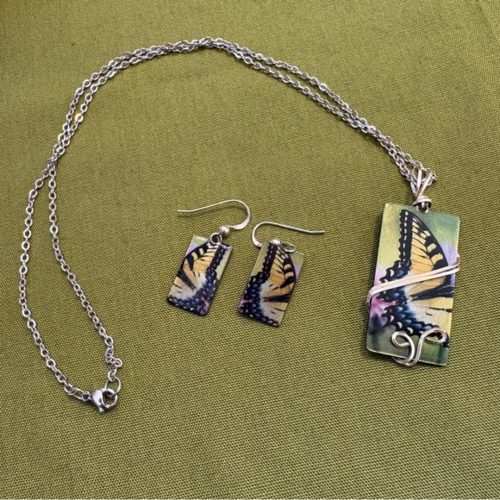 Butterfly Pendant Necklace and Earrings Set